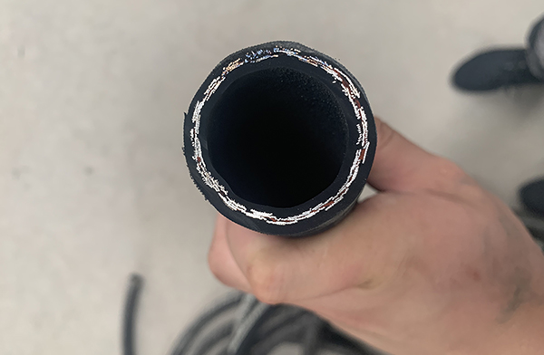 帶鋼絲橡膠管.jpg